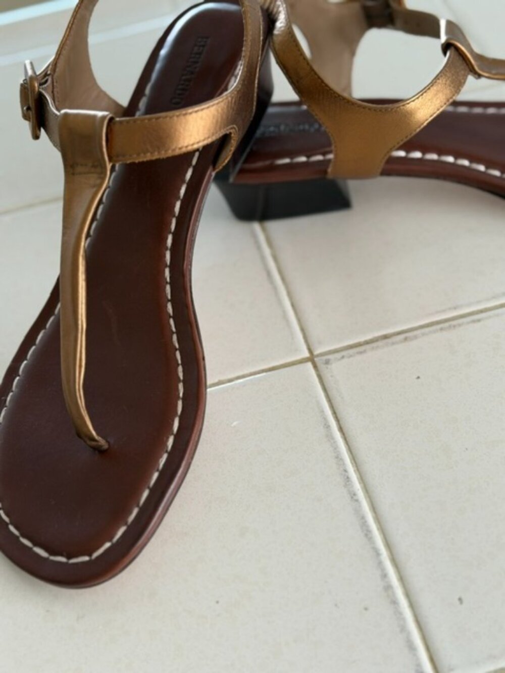 Bernardo Goya Demi-Heel T-Strap Bronze Leather Sandals Size 10